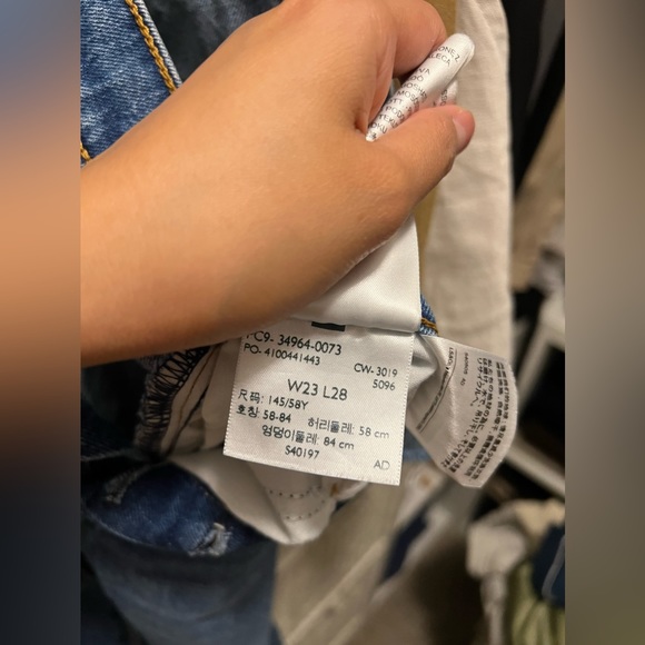 Levi’s Premium Wedgie Straight Leg Jeans - Picture 9 of 10